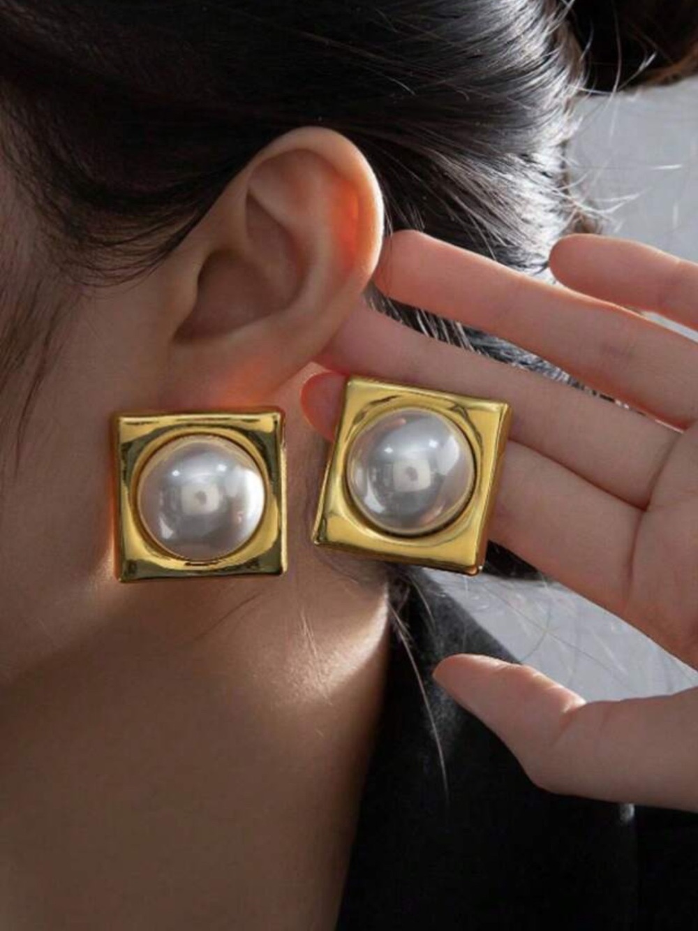 Oreva Sculpted Pearl Frame Earrings